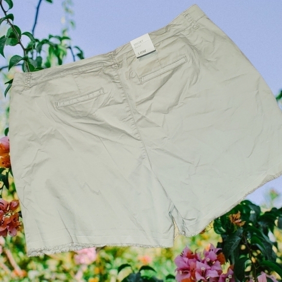 NWT Style & Co Plus Size 18w Raw-Hem Shorts - Picture 4 of 5
